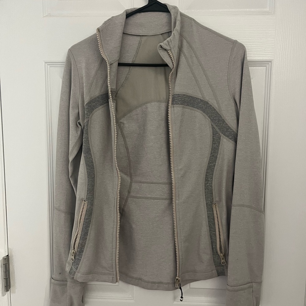 Lululemon  jacket good condition size 6